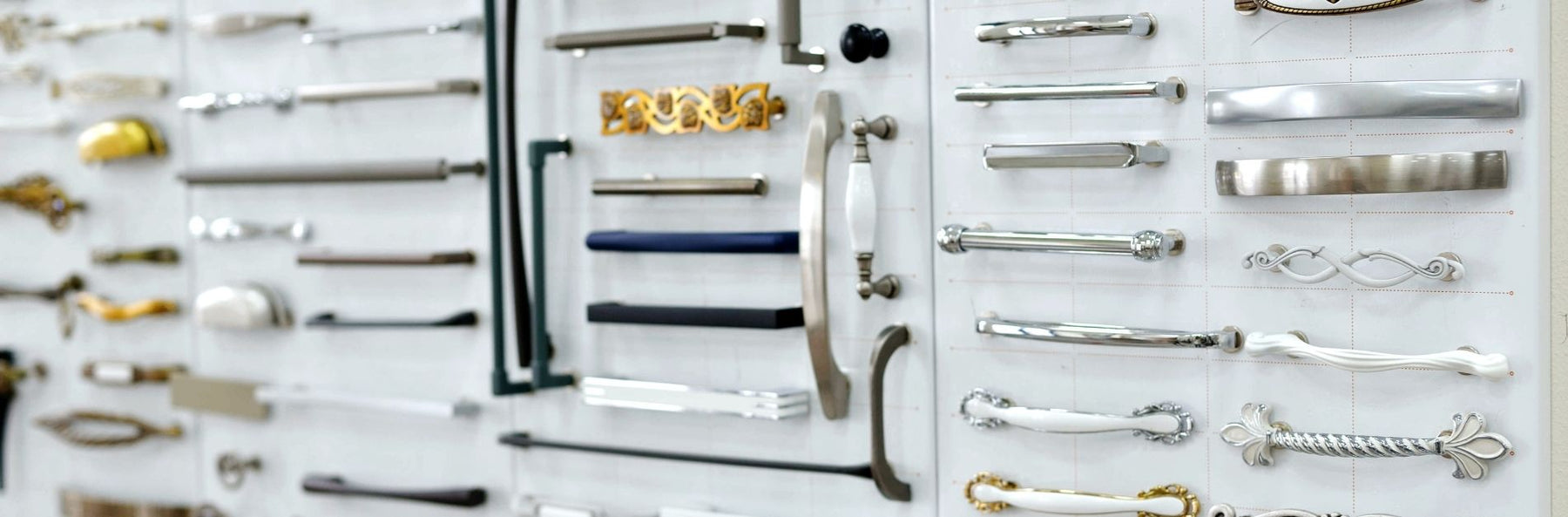Tips for Selecting Cabinet Knobs and Pulls for Your Kitchen