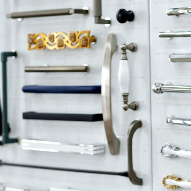 Tips for Selecting Cabinet Knobs and Pulls for Your Kitchen